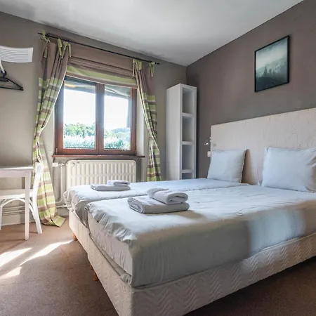 펜션 La Vue Familial 라로셰안알데네