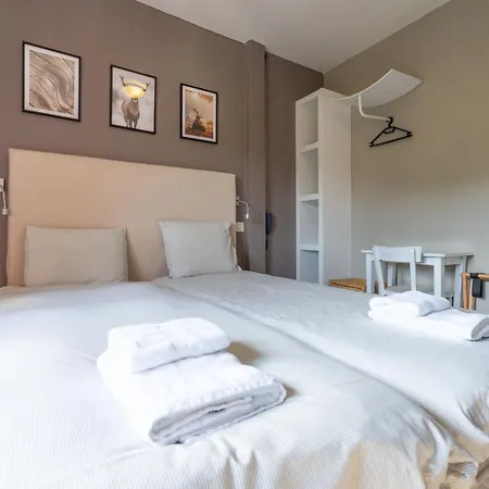 펜션 La Vue Familial 라로셰안알데네