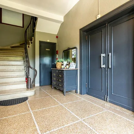 펜션 La Vue Familial 라로셰안알데네